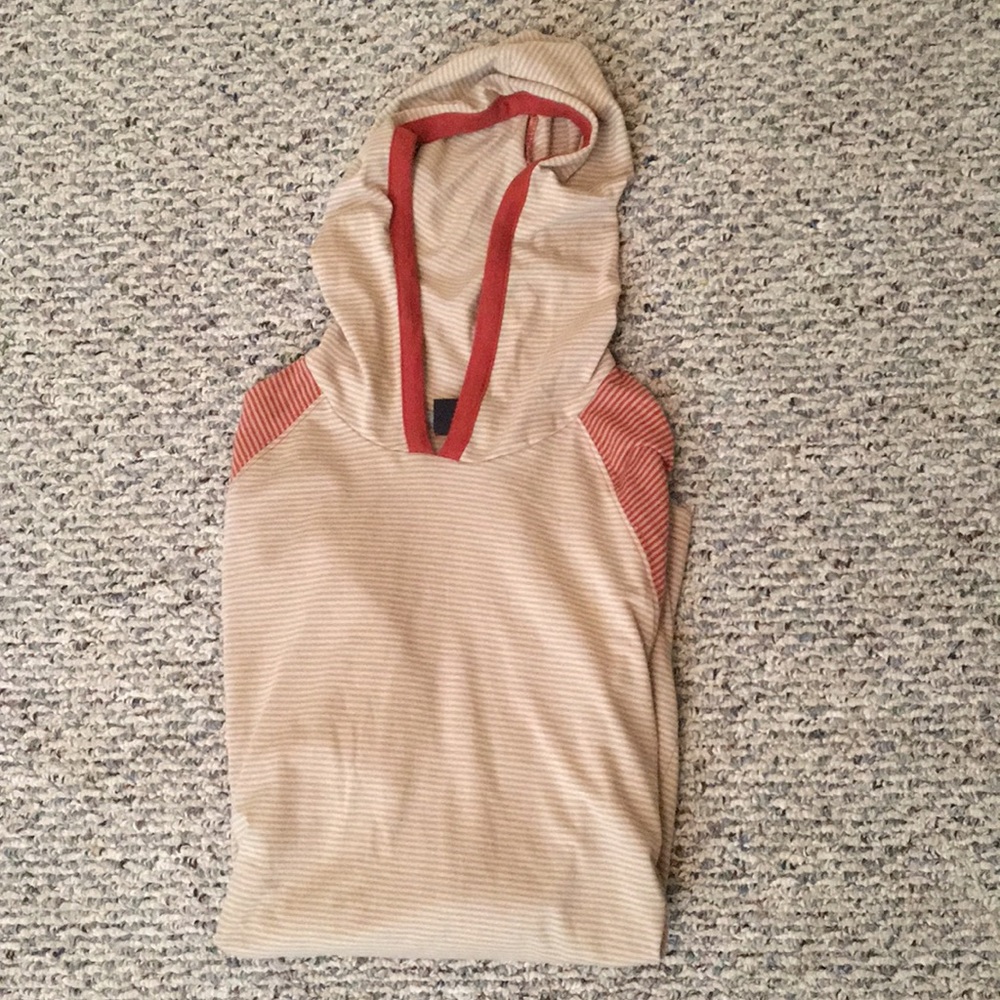 Oakley men’s long sleeve shirt with a hood